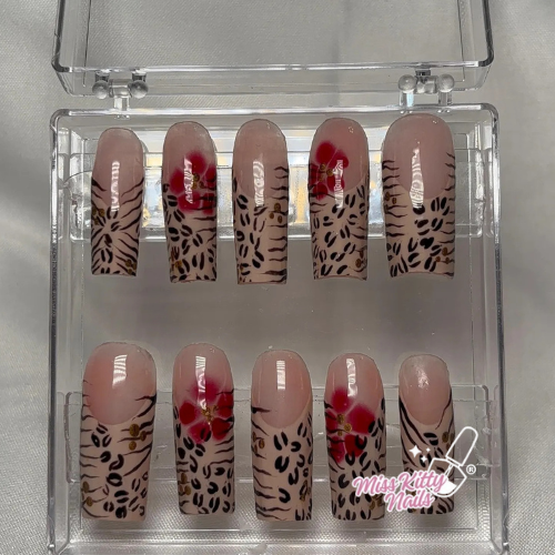 iWIN™ MissKittyNails® Hand Made Acrylic Press On Nails