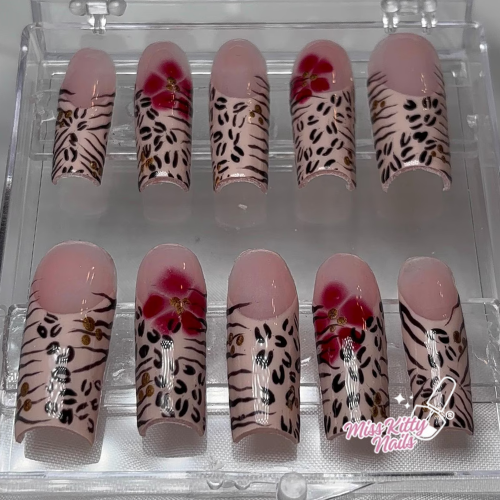 iWIN™ MissKittyNails® Hand Made Acrylic Press On Nails